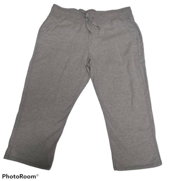 NWOT Hanes Women's Soft French Terry Capri Pants - Picture 1 of 10
